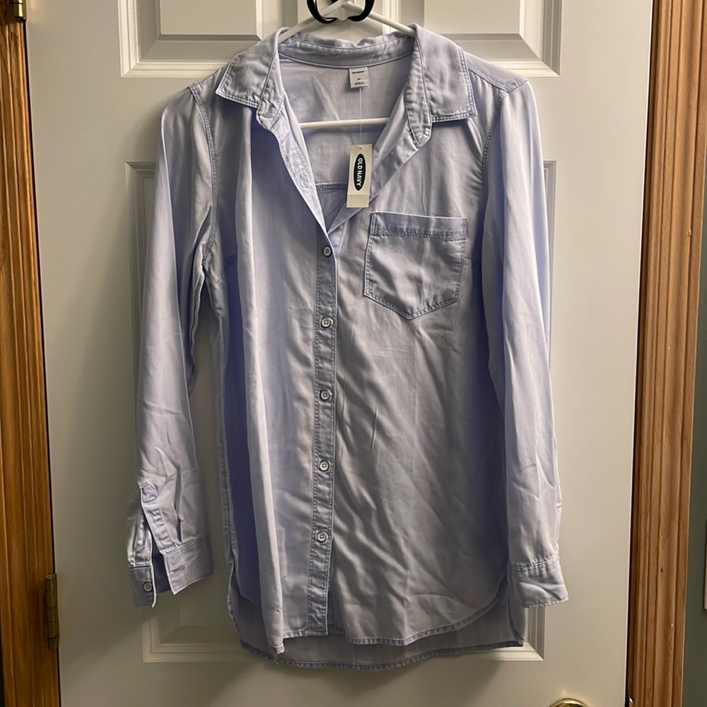 New with tags chambray button up shirt.